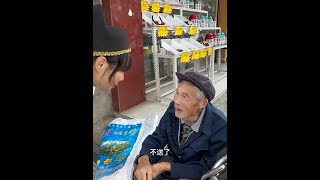 #菜市场趣事 #人间烟火 对于我来说 人老了 都比较造孽 不像我们年轻的时候 想吃什么就吃什么 想去哪里就去哪里 祝愿天下的老人身体健健康康🙏