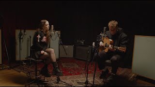 Miniatura de "Sam Fender, Holly Humberstone - Seventeen Going Under (Acoustic)"