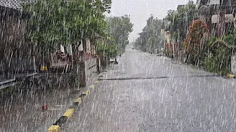 HEAVY RAIN AND SOOTHING THUNDER SOUNDS | WALK IN A BEAUTIFUL SMALL VILLAGE | TIME FOR A DEEP SLEEP