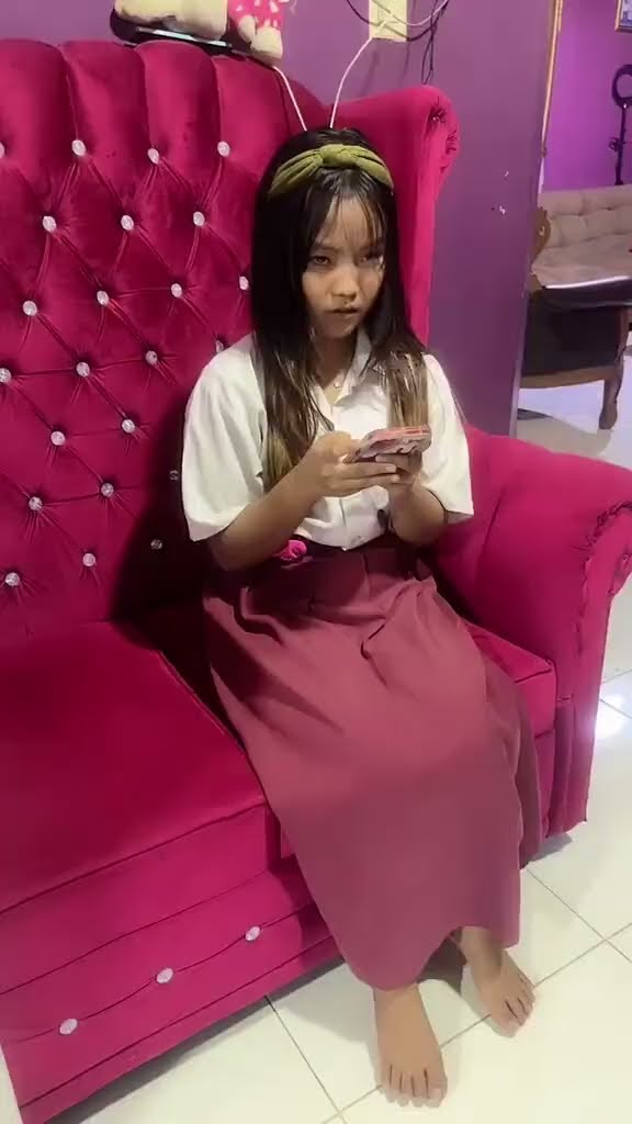 Vidio kocak dan gokil @nyaikembang1nyaikembang1 /masih enak sama ayah kandung?