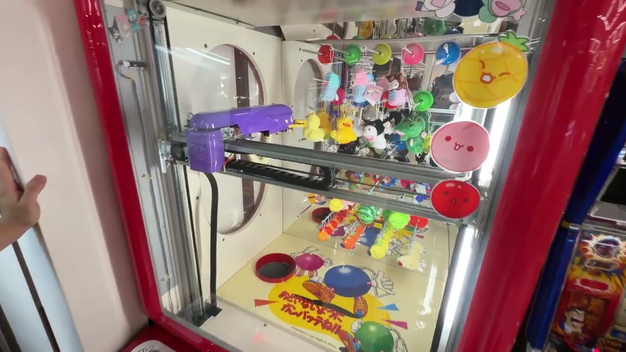 Packed with Prizes! A Nearly 30-Year-Old Claw Machine