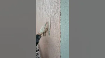 Нанесение декоративной штукатурки 