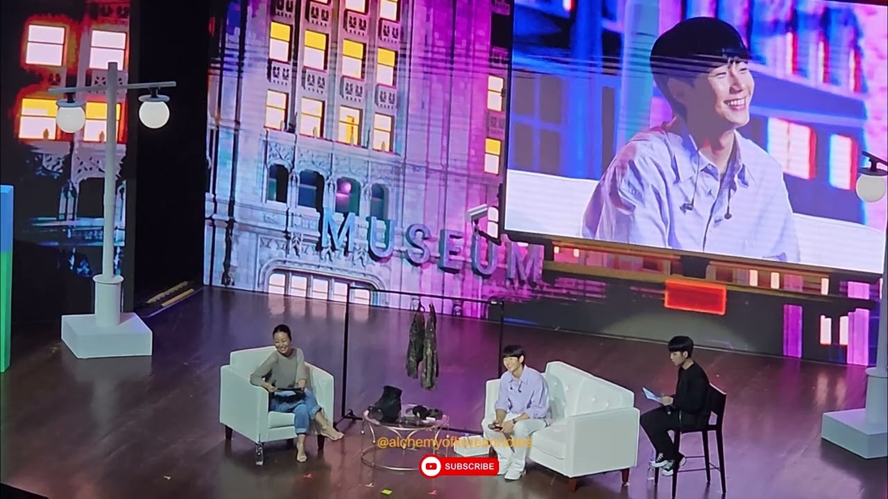 Jung Hae-In feeling nostalgic as he looks back at the props from his old projects [FanCam] #fanmeet