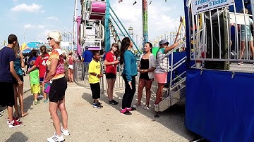 Hmong USA Coj me nyuam mus caij vaiv vias hlau lom zem kawg li.