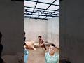 बच्चा पिजड़े के अंदर बाघ देखकर डर गया🐆😳😀