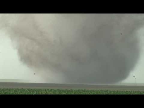 incredible-tornado-video---dodge-city,-ks---5-24-16