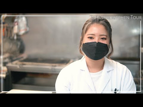 The sushi chef is a 23-year-old girl. Fukuoka Japan. 海の路 福岡