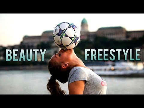 Amazing Girls Freesyle Football Skills