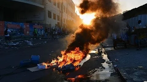 In the thick of Rio riots over rail fare - BBC News