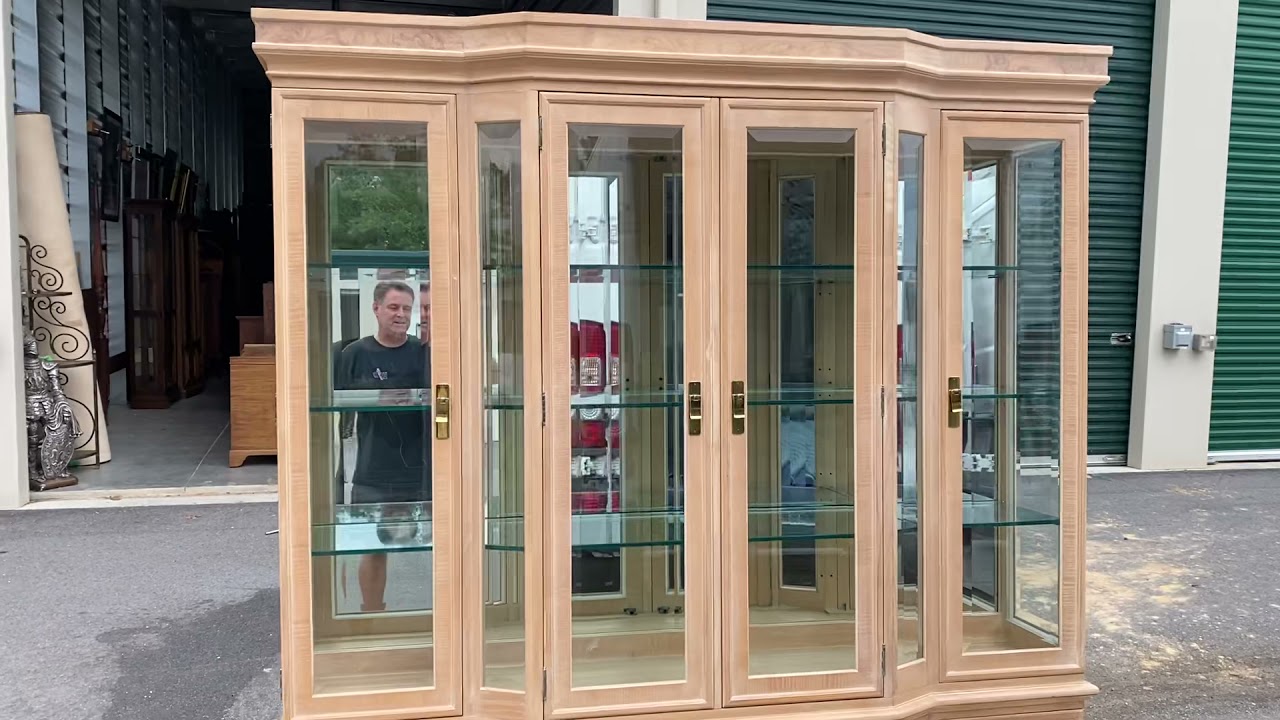 Drexel Heritage China Cabinet - Corinthian Collection - YouTube