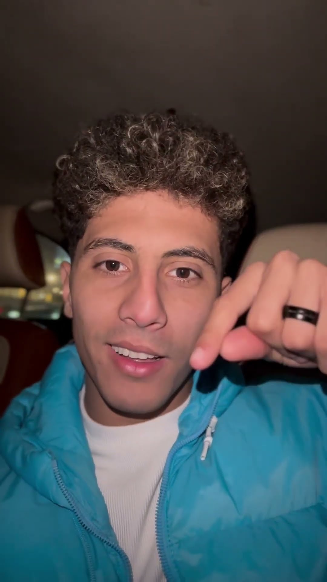 كسرو الفندق والفيديو موجود على القناه التانيه لليوتيوب ??