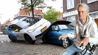 Oude man neemt rijexamen