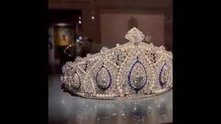 Download Lagu Cartier Indian Tiara, 1923. Follow AMALIA jewelry platform for more MP3 Download Lagu Cartier Indian Tiara, 1923. Follow AMALIA jewelry platform for more MP3