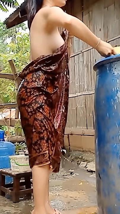 ရေချိုးနေတဲ့အကိတ်မလေး#အိုး