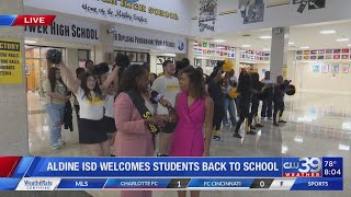 Aldine ISD welcomes students back to school - Kara Willis
