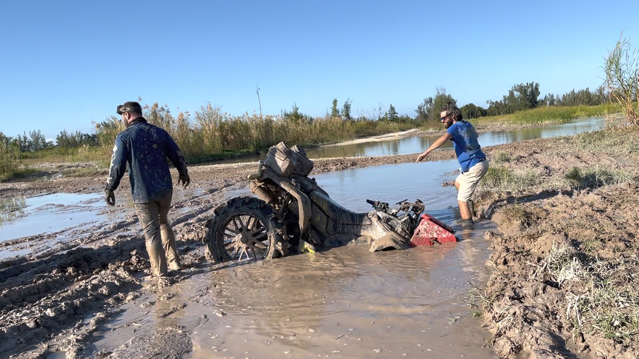 Can-am Outlander Max 1000R XMR 2020 LIFTED on 35” motohavoks, IN TOO DEEP!