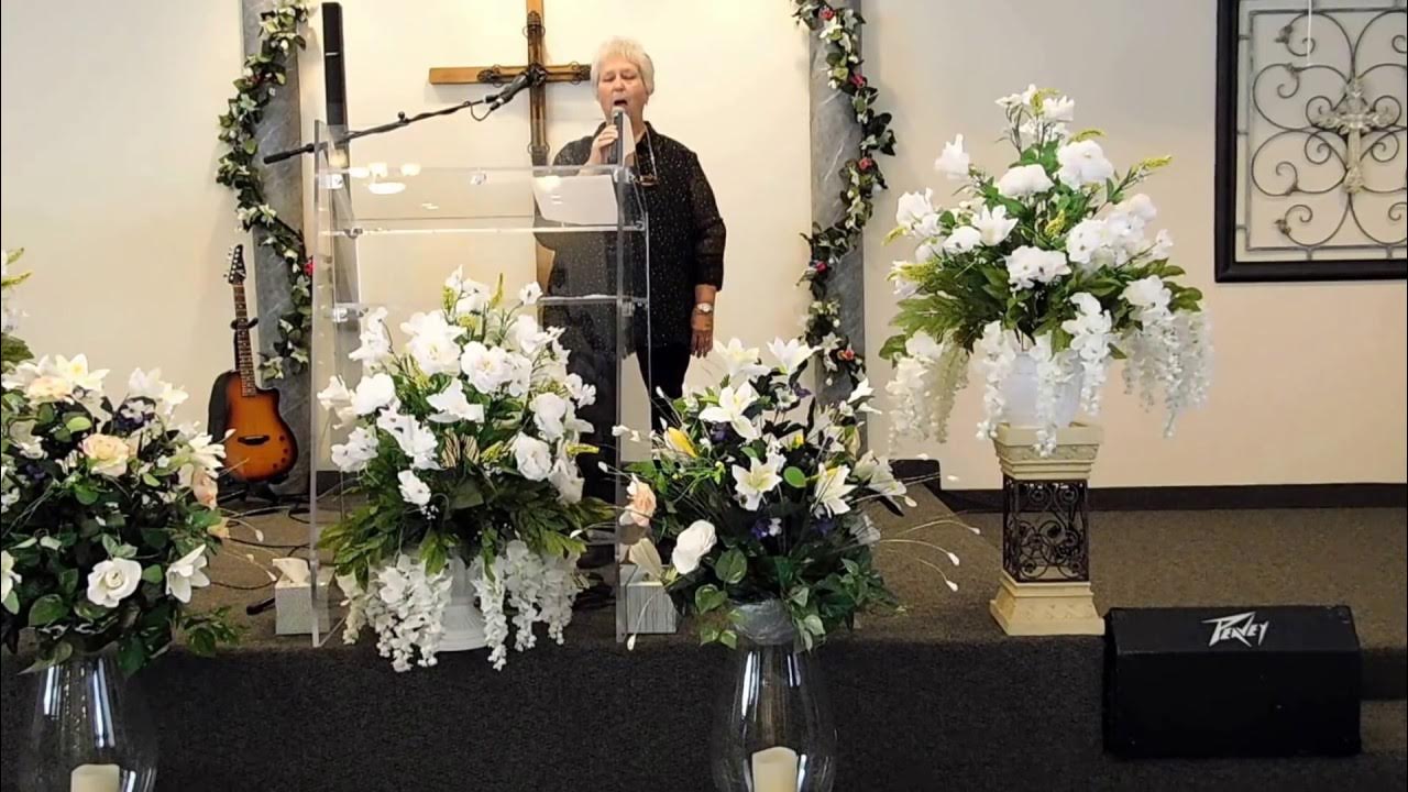 Sister Kristy singing "Prayer Warrior" by Heirloom - YouTube