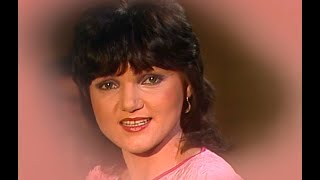 Video thumbnail of "Marcela Králová - Láska k nám přilétá (Amour défendu) (1984)"