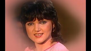 Video-Miniaturansicht von „Marcela Králová - Láska k nám přilétá (Amour défendu) (1984)“