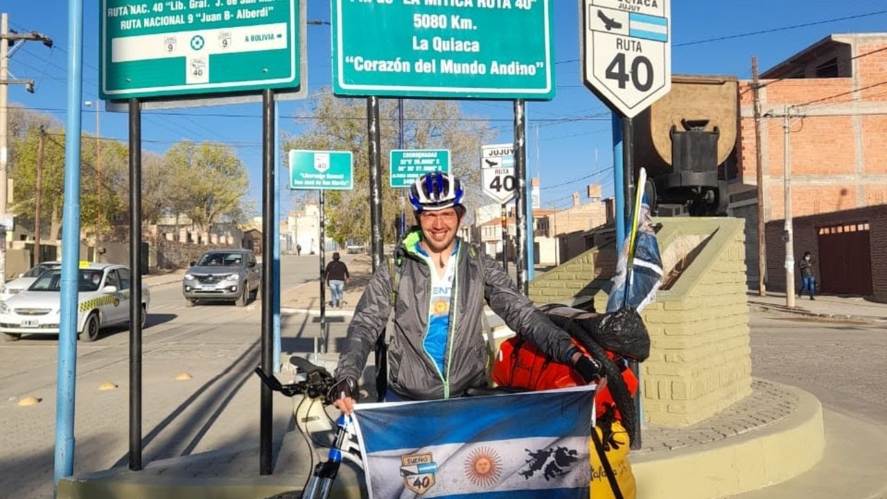 De La Armonía a recorrer la ruta 40 en bicicleta Nahuel, comenzó una nueva aventura. Este lunes terminó los primeros 36 de los 5194km que recorren la Argentina de punta a punta. Desde Cienaguillas, Jujuy, hablamos con este aventurero que no deja de sorprender. Mirá el video.
#sicarditv #noticias#laplata #laplatacity #arana #garibaldi #correas #villa garibadi #sur #659 #entretenimiento #barrio
Capítulos:
00:00 Intro
00:11 Nota
01:00 Suscribete