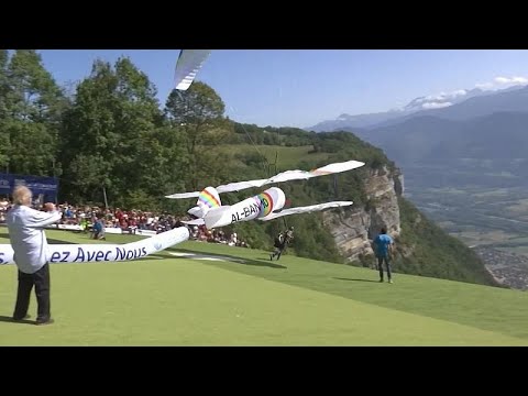 festival of lights Global free flight festival: colorful carnival in the French Alps