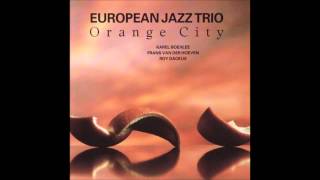 Miniatura de vídeo de "European Jazz Trio - You Don't Know What Love Is"
