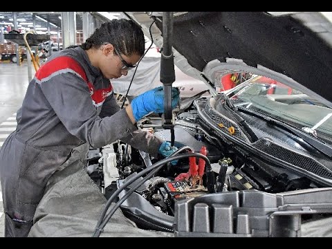 Las mujeres que hacen el trabajo ‘pesado’ en Cali, relato de dos mecánicas