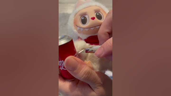 Cutting the Coca Cola from sitting Labubu#labubu#disney#mokoko#unboxing#cute#popmart#zimomo#小春#pop
