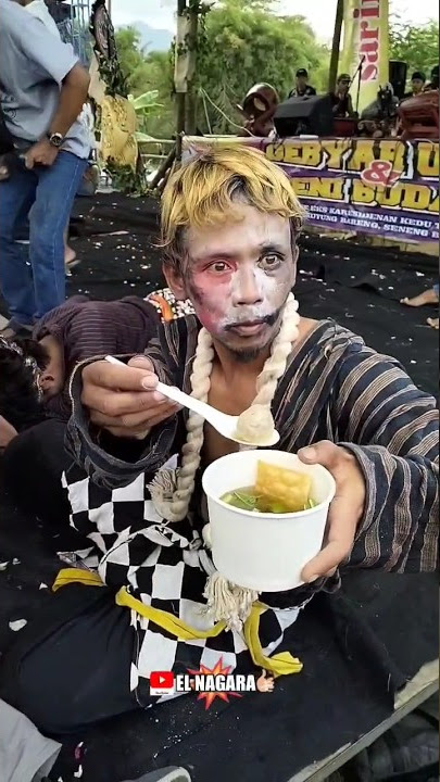 Jathilan kesurupan makan bakso #jatilan #jathilan #jaranan #jarananndadi #jathilanndadi #kesurupan