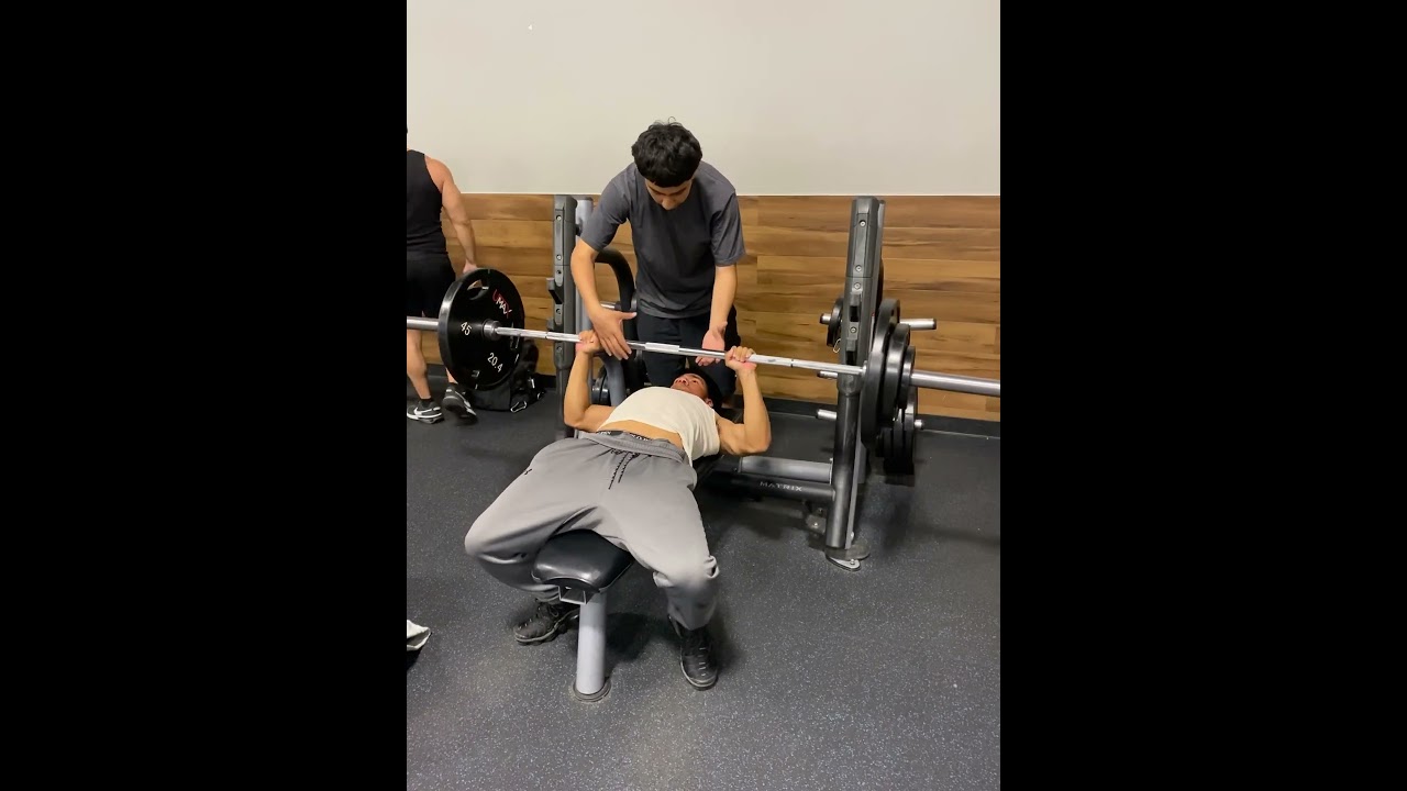 195lb bench press PR on 125lbs body weight at 16 years old🙏🏾