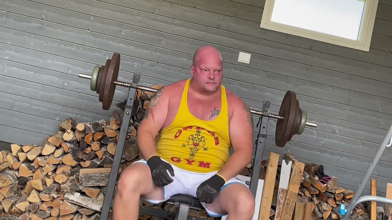 Paused military close grip bench press 78-138kg. PR’s ✨💪🏻 BW 111kg.