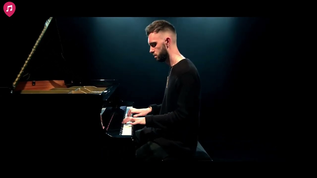 Pop Covers wedding entertainment in the UK - Ivory Pianist