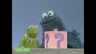 Sesame Street- Kermit And Cookie Monster And The Mystery Box