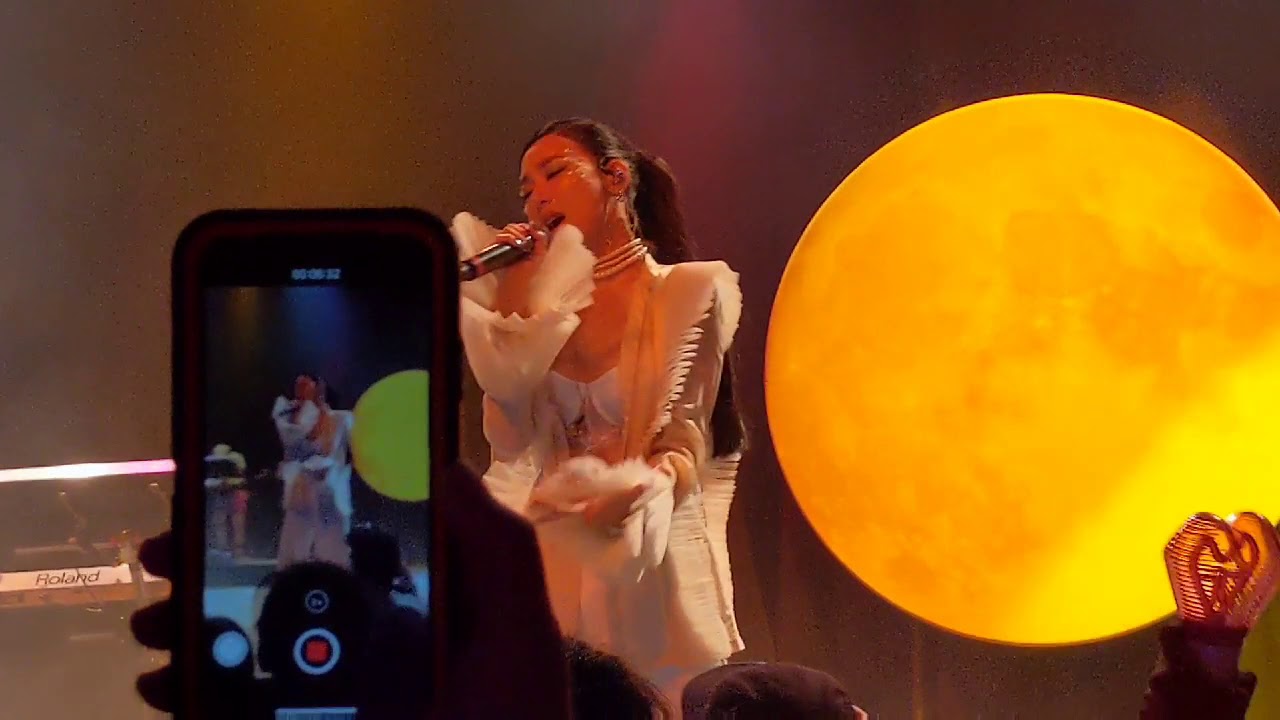 Tiffany Young - Magnetic Moon Tour 2019 - Vancouver [20191027]