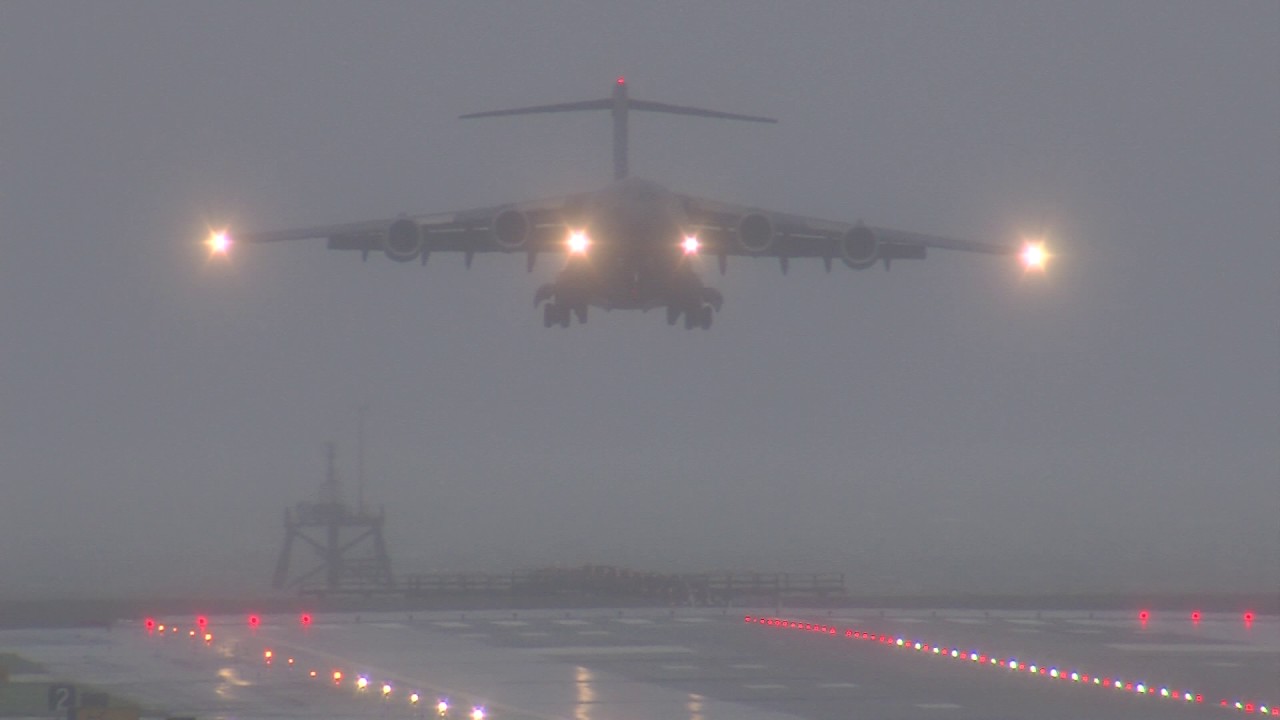 USAF C17 Landing 19L at SFO in Bad Weather YouTube