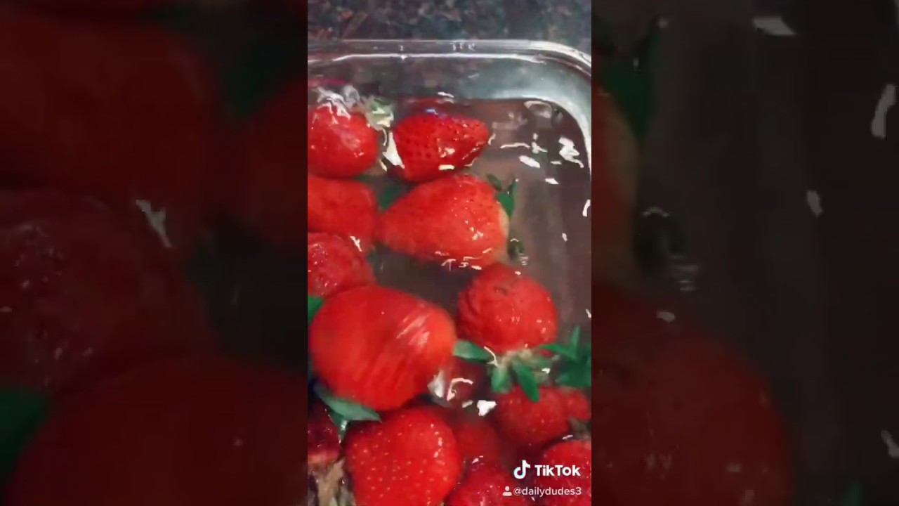 How to wash strawberries 🍓 thoroughly bugs finder YouTube
