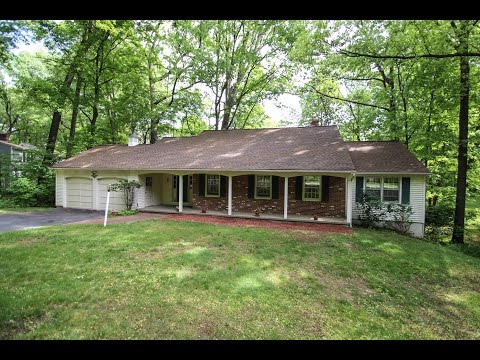 7 Oak Leaf Lane, Pittsford, NY home video tour