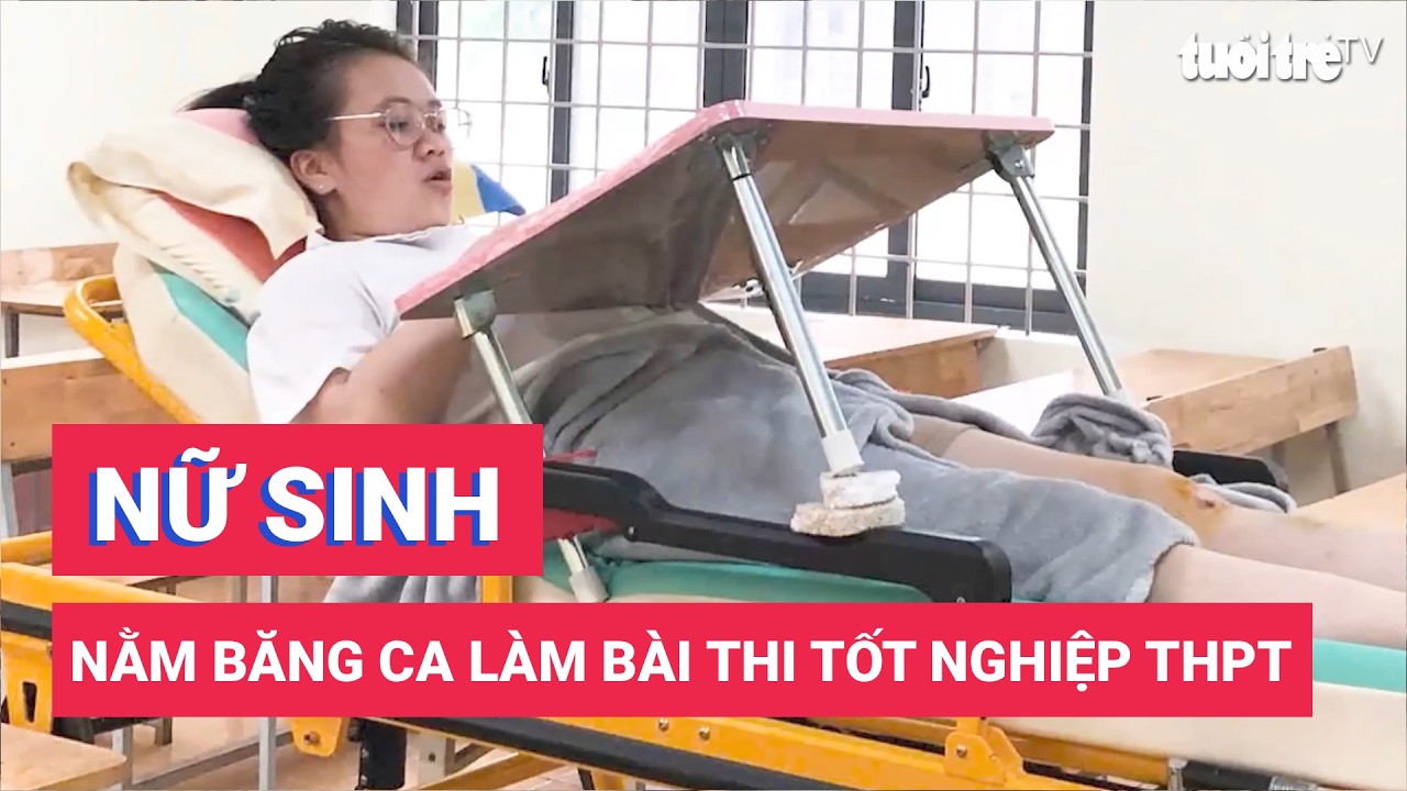 Nữ sinh nằm băng ca làm bài thi tốt nghiệp THPT