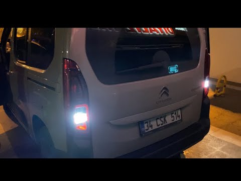 Video: Bir arabada kaç tane geri vites lambası vardır?