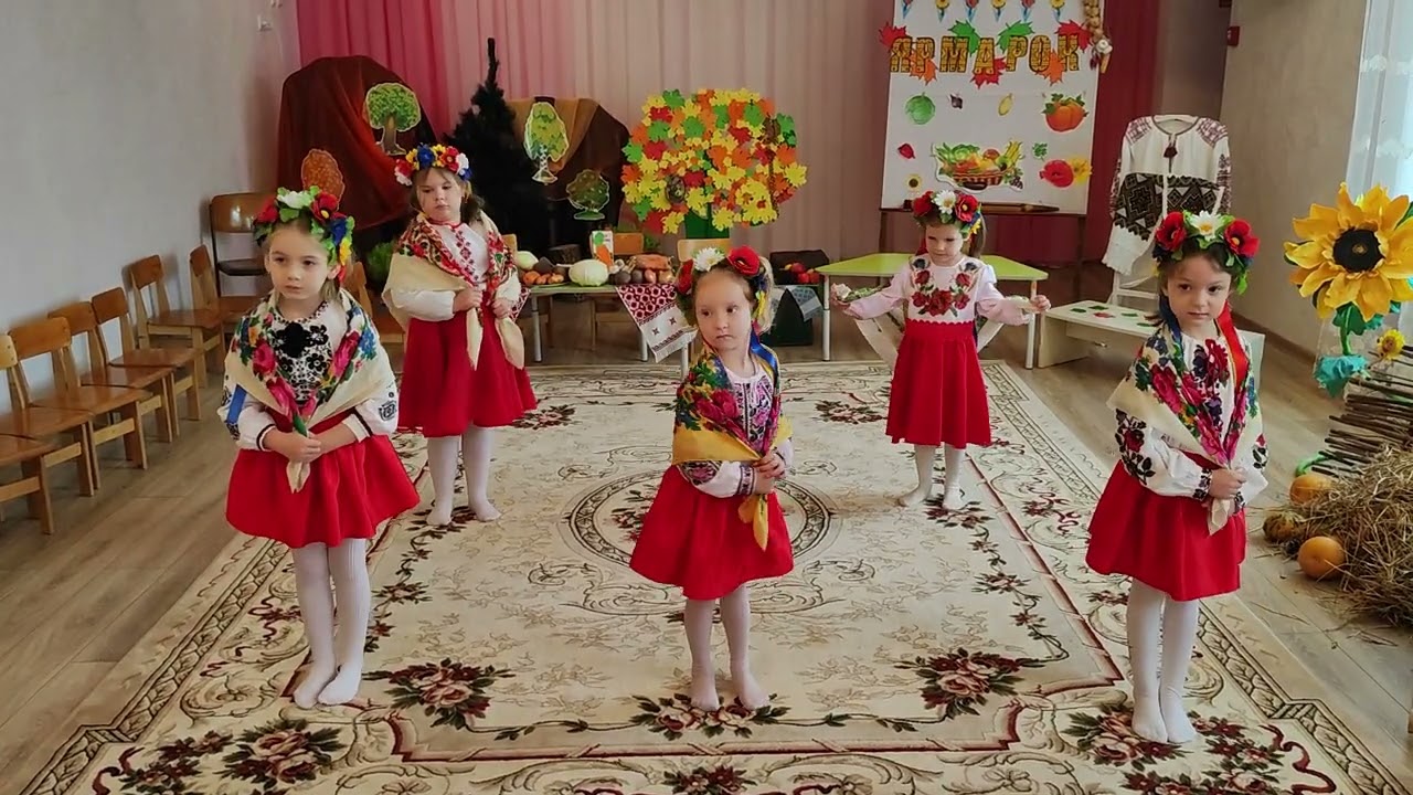 Танець з хустками під пісню 