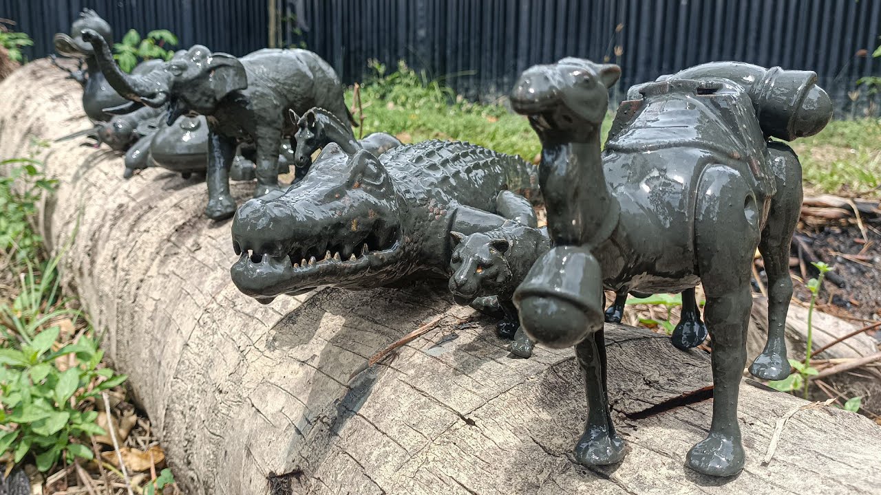 Membersihkan hewan sapi, bebek, kumbang, ayam, gajah, simpanse, singa, unta, buaya, kangguru