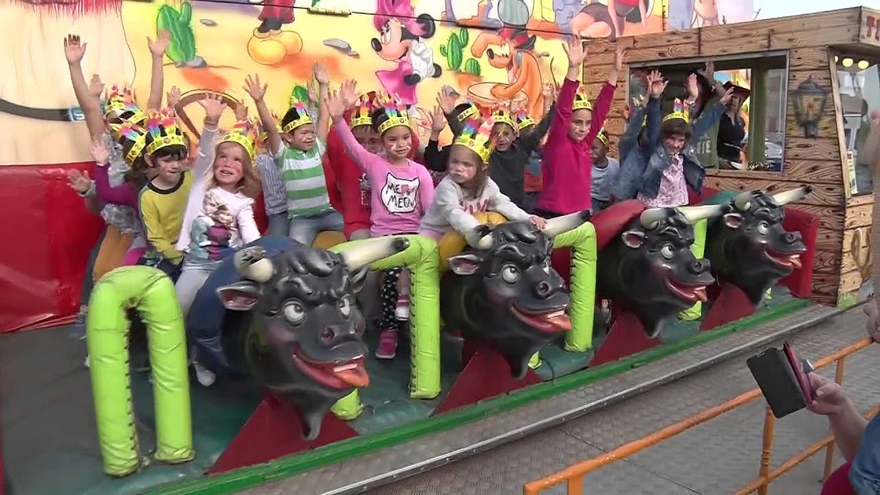 Milers de persones aprofiten les atraccions a un euro a Figueres