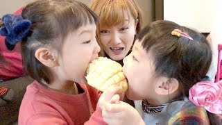 あーん！！めっちゃ大きい口でメロンパンを食べるまーなな！【ココロマン普段の様子】