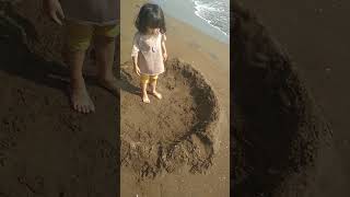 Ada lubang di pantai