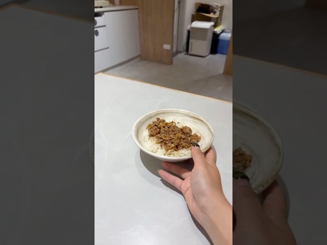 【驚愕】注文して10秒！台湾の爆速ルーロー飯