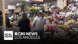 Mother&#39;s Day shoppers flood Flower Mart in search of perfect arrangement