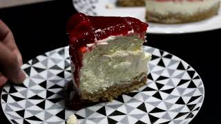 The best Baked New York Cheesecake with Raspberry sauce