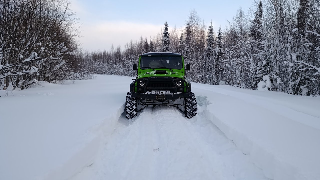 Уаз на 42 тракторах в снегу 