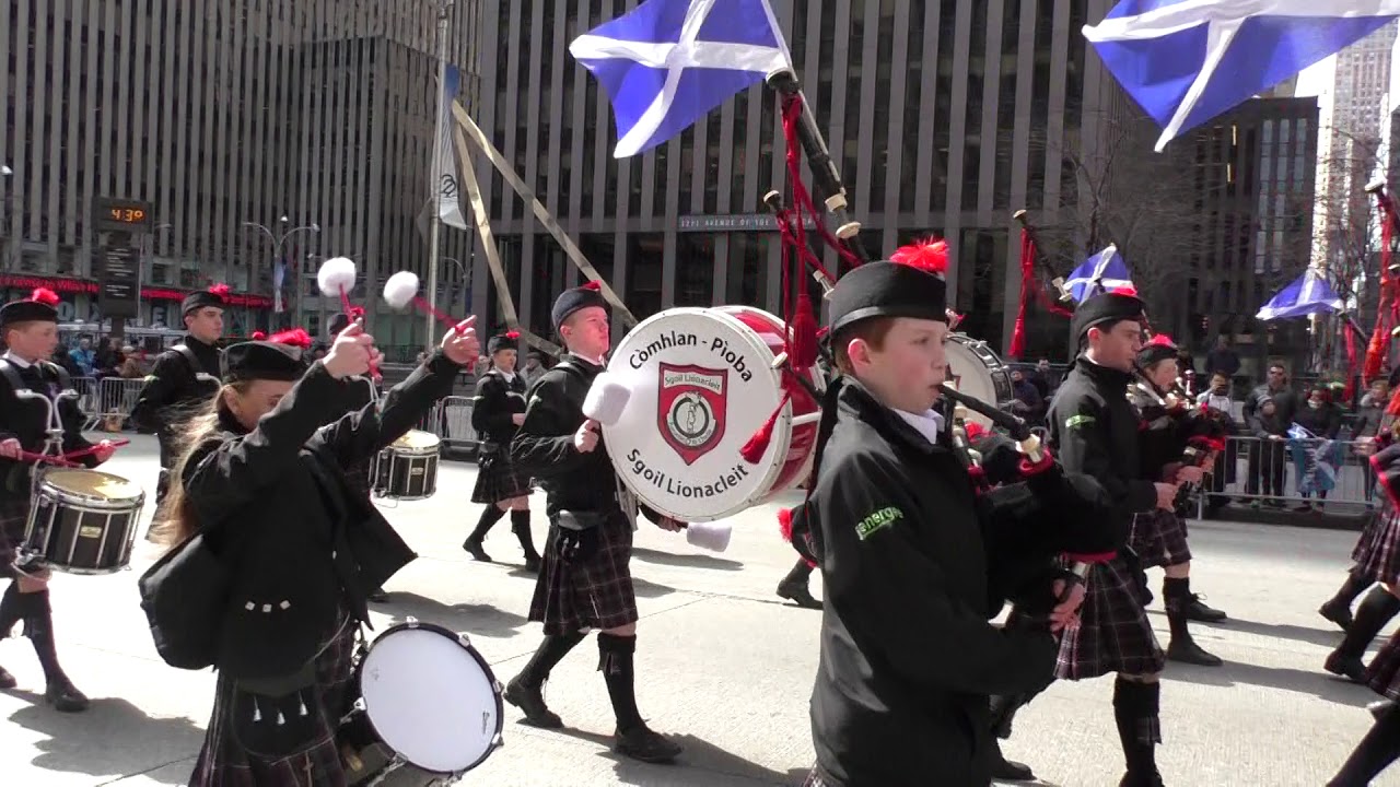 Tartan Parade~2018~NYC~Comhlan_Pioba Sgoil Lionacleit Marching Band~NYCParadelife - YouTube