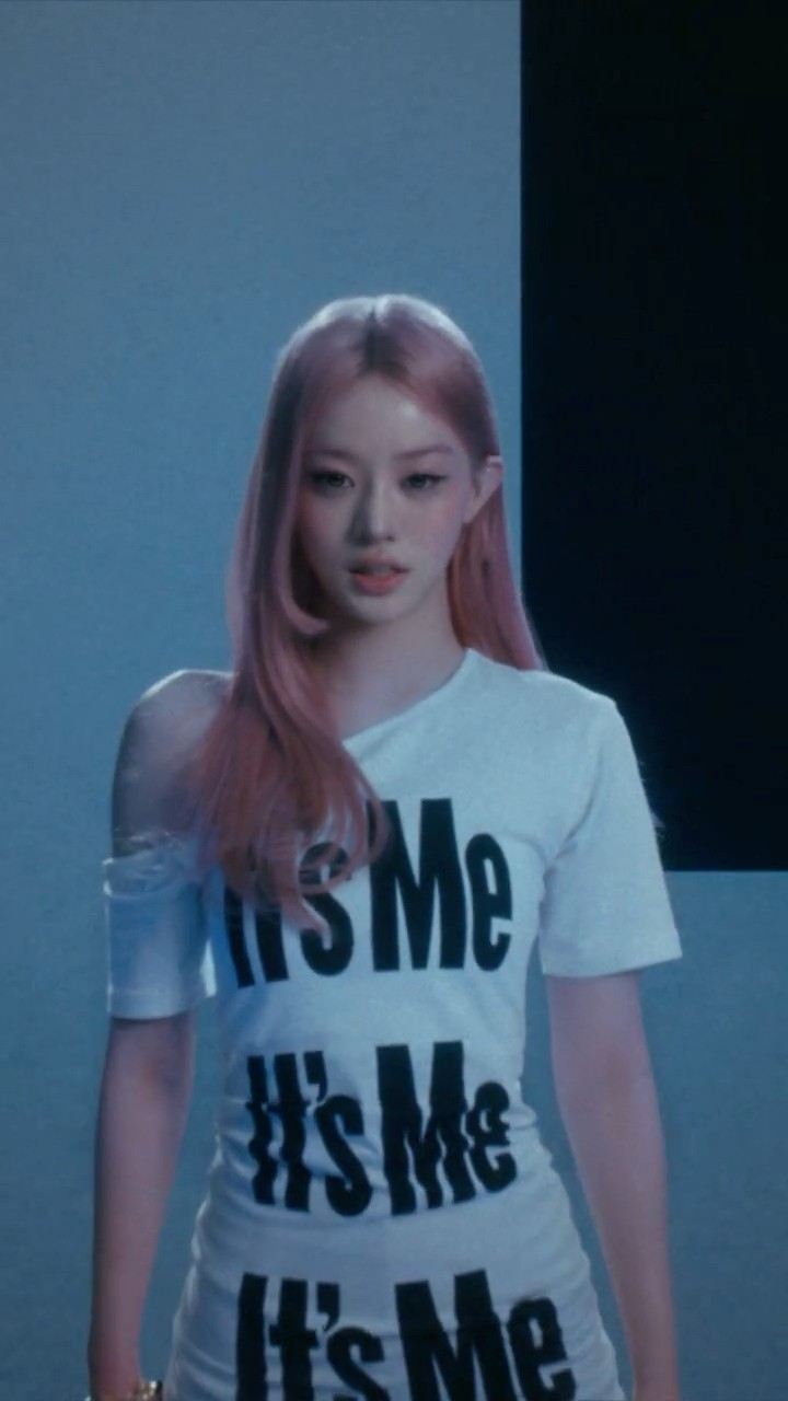 ILLIT (아일릿) 'It's Me' Official MV - YouTube